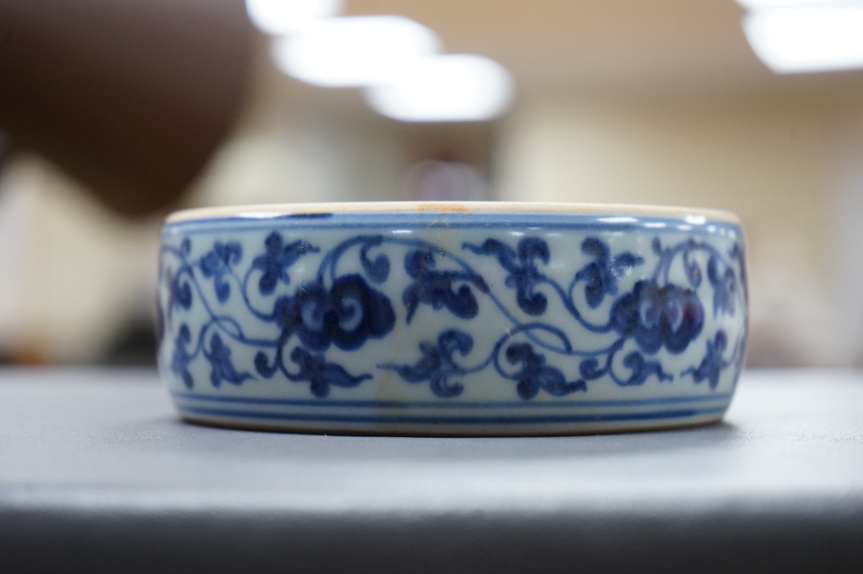 A shallow Chinese blue and white bowl, 13.5cm diameter